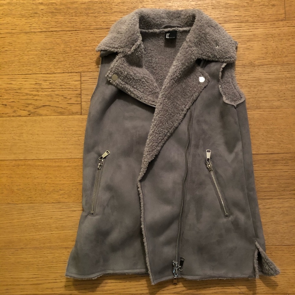 Gray vest with fur detail! From Nordstrom! Size XS